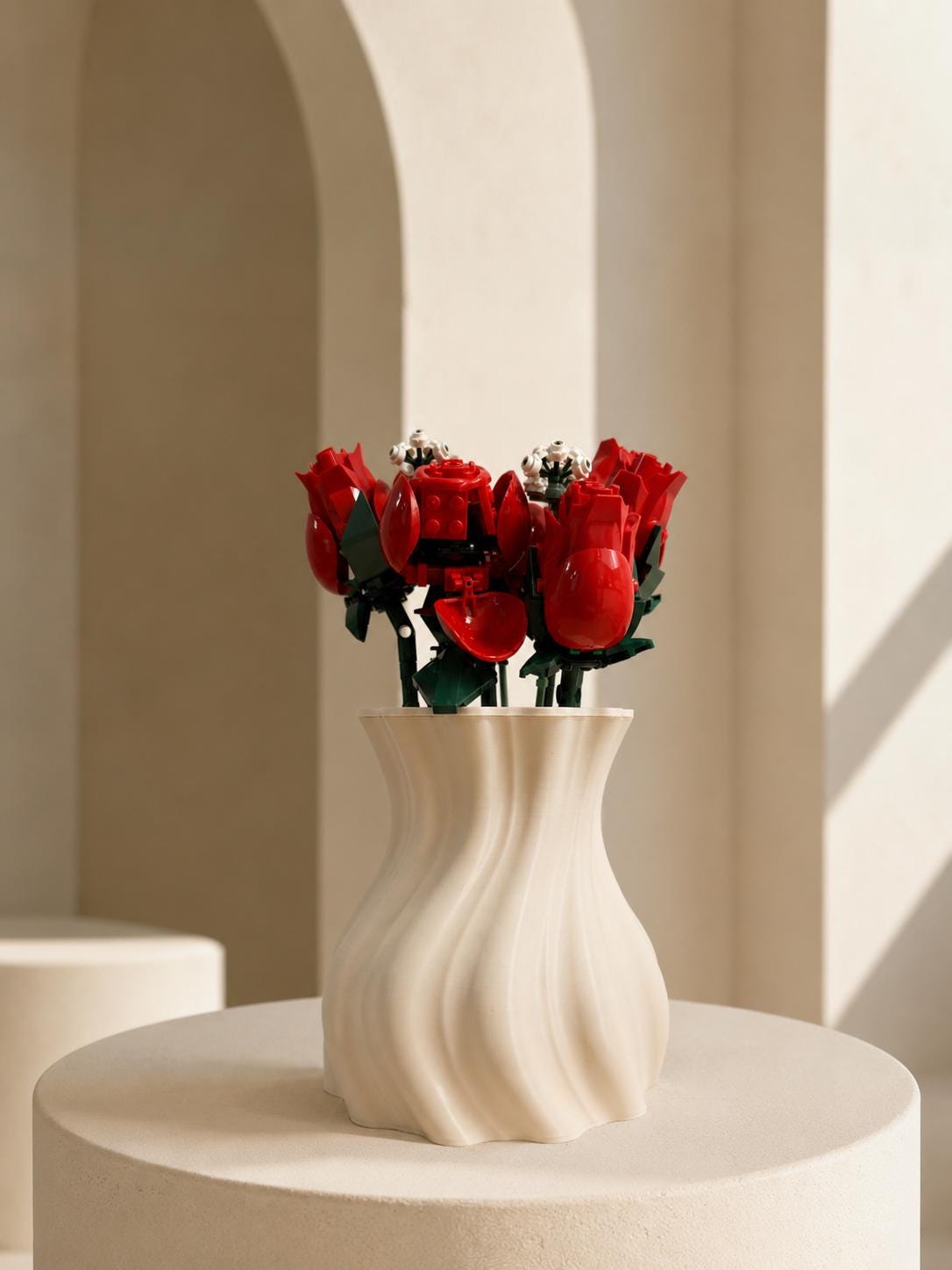 Modern Wavy Flower Vase, 3D Printed Sculptural Vase for Real Flowers & Building Block Bouquets, Minimalist Home Decor